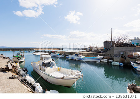 Eigashima Port on a sunny day (Akashi City, Hyogo Prefecture) Eigashima Port on a sunny day (Akashi City, Hyogo Prefecture) 139631371