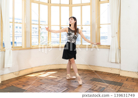Japanese ballerina Japanese ballerina 139631749