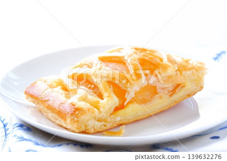 Apple pie - A delicious, crispy pie crust made with plenty of apples. Apple pie - A delicious, crispy pie crust made with plenty of apples. 139632276