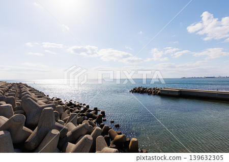 Breakwater at Eigashima Port (Akashi City, Hyogo Prefecture) Breakwater at Eigashima Port (Akashi City, Hyogo Prefecture) 139632305