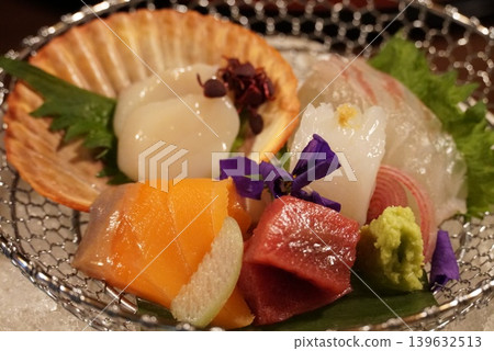 什錦新鮮美味的生魚片 139632513