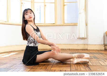 Japanese ballerina taking a break Japanese ballerina taking a break 139632654