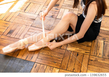 Japanese ballerina taking a break 139632655