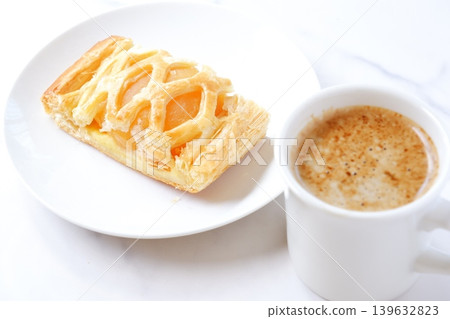 Apple pie and coffee - Enjoy a snack of apple pie and freshly brewed coffee. Apple pie and coffee - Enjoy a snack of apple pie and freshly brewed coffee. 139632823