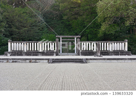 Emperor Buretsu's Mausoleum at Iwakura Hill North (Kashiba City, Nara Prefecture) Emperor Buretsu's Mausoleum at Iwakura Hill North (Kashiba City, Nara Prefecture) 139633320