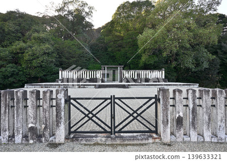 Emperor Buretsu's Mausoleum at Iwakura Hill North (Kashiba City, Nara Prefecture) Emperor Buretsu's Mausoleum at Iwakura Hill North (Kashiba City, Nara Prefecture) 139633321