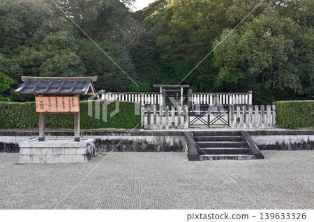 Emperor Buretsu's Mausoleum at Iwakura Hill North (Kashiba City, Nara Prefecture) Emperor Buretsu's Mausoleum at Iwakura Hill North (Kashiba City, Nara Prefecture) 139633326