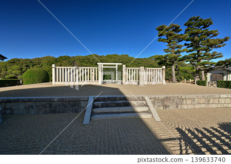 大阪府藤寺市岡三山墳（忠愛天皇江賀長野西陵） 139633740