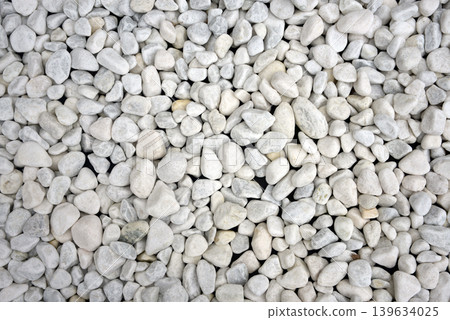 White ball gravel White ball gravel 139634025