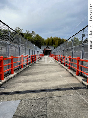 Tokeino Shrine: Approach road crossing the Meishin Expressway; Abuyama/Imajozuka Tumulus Course Tokeino Shrine: Approach road crossing the Meishin Expressway; Abuyama/Imajozuka Tumulus Course 139634147