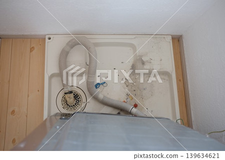 Cleaning the washing machine drain 139634621
