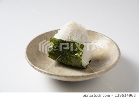 盤子裡的飯糰 盤子裡的飯糰 139634968