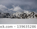 Spring in Tateyama, where the snow is still deep. 139635286