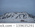 Spring in Tateyama, where the snow is still deep. 139635291