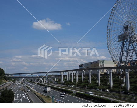 大阪交通樞紐全景,連接中國高速公路和世博城。 大阪交通樞紐全景,連接中國高速公路和世博城。 139636079