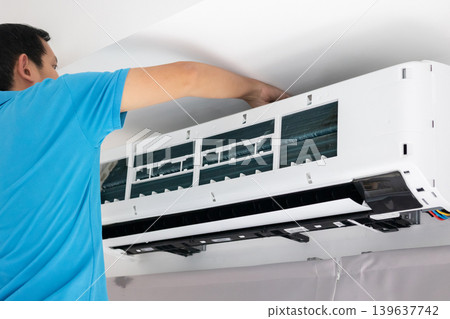 Electrician man repair and maintenance air conditioner 139637742