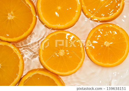 Fresh fruity background of orange slices in splash of water 139638151