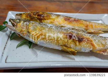 高知特產:產自仁淀川清澈水域的鹽烤香魚。 高知特產:產自仁淀川清澈水域的鹽烤香魚。 139639221