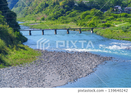 Asao Submersible Bridge on the Niyodo River in Kochi Prefecture: A beautiful landscape of Shikoku with clear streams and nature. Asao Submersible Bridge on the Niyodo River in Kochi Prefecture: A beautiful landscape of Shikoku with clear streams and nature. 139640242