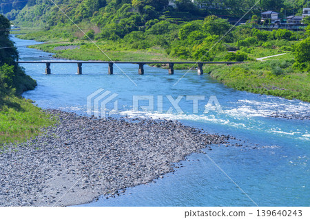 Asao Submersible Bridge on the Niyodo River in Kochi Prefecture: A beautiful landscape of Shikoku with clear streams and nature. Asao Submersible Bridge on the Niyodo River in Kochi Prefecture: A beautiful landscape of Shikoku with clear streams and nature. 139640243