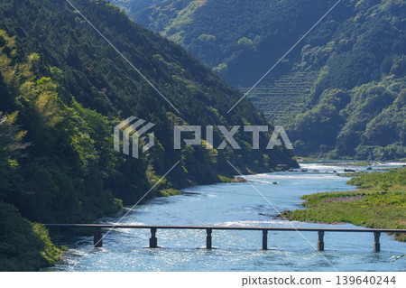 Asao Submersible Bridge on the Niyodo River in Kochi Prefecture: A beautiful landscape of Shikoku with clear streams and nature. Asao Submersible Bridge on the Niyodo River in Kochi Prefecture: A beautiful landscape of Shikoku with clear streams and nature. 139640244