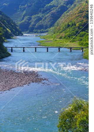 Asao Submersible Bridge on the Niyodo River in Kochi Prefecture: A beautiful landscape of Shikoku with clear streams and nature. Asao Submersible Bridge on the Niyodo River in Kochi Prefecture: A beautiful landscape of Shikoku with clear streams and nature. 139640246