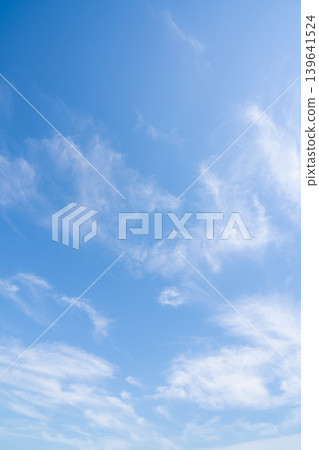 春日的天空:湛藍的天空,飄著朵朵白雲(五月) 春日的天空:湛藍的天空,飄著朵朵白雲(五月) 139641524