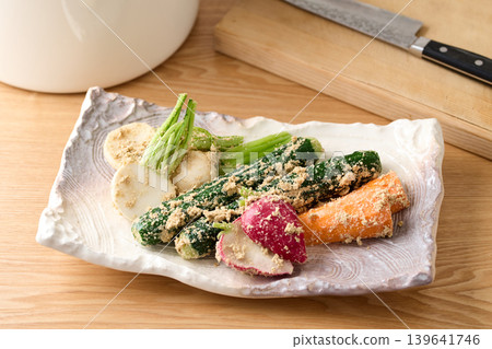 從米糠層取出的米糠泡菜 從米糠層取出的米糠泡菜 139641746