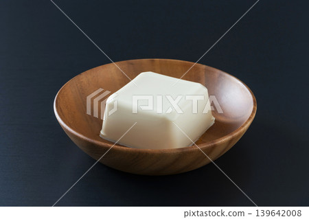 Hiyayakko (cold tofu) 139642008