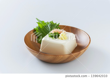 Hiyayakko (cold tofu) 139642010