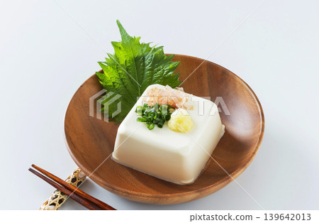 Hiyayakko (cold tofu) 139642013