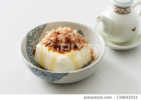 Hiyayakko (cold tofu) 139642033