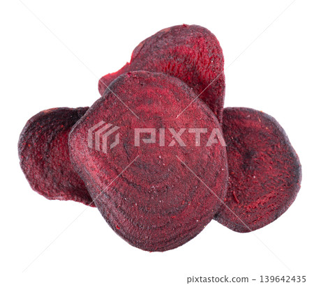 Crispy roasted beetroot chips with sea salt, isolated on white background. Healthy and crunchy natural vegetable snack. Clipping path. Crispy roasted beetroot chips with sea salt, isolated on white background. Healthy and crunchy natural vegetable snack. Clipping path. 139642435