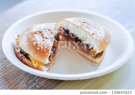 beef burger or burger or pork burger or hamburger , bun 139643823