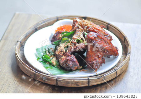 fried chick with fried garlic or chicken wings or deep fried chicken , fried chicken and sauce 139643825