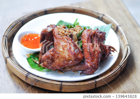 fried chick with fried garlic or chicken wings or deep fried chicken , fried chicken and sauce 139643828