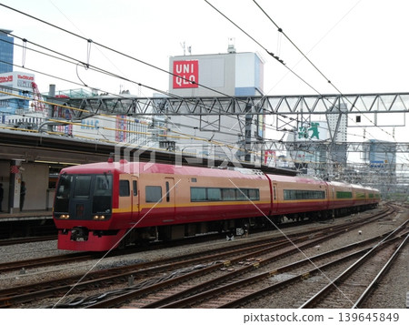 特急鬼怒川253系列車抵達新宿站 139645849