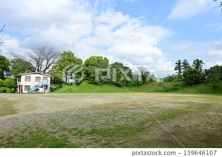 Kurono Castle (Gifu Prefecture): Inside the main enclosure and the grounds Kurono Castle (Gifu Prefecture): Inside the main enclosure and the grounds 139646107