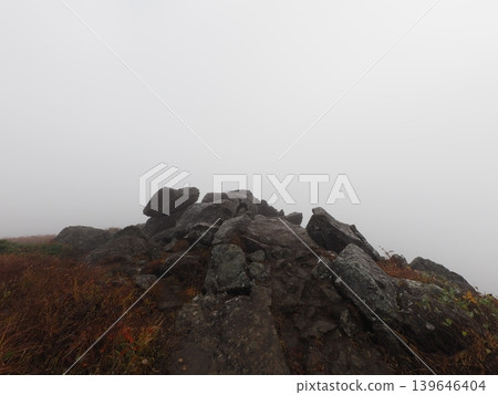 十月初的三石山（岩手縣雫石町和八幡平市） 139646404