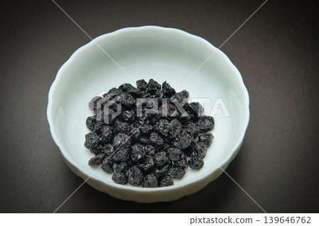 Dried blueberries, packed with the nutrients of blueberries. Dried blueberries, packed with the nutrients of blueberries. 139646762