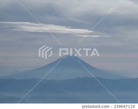 12月中旬的金峰山(山梨縣甲府市、北斗市,以及長野縣川上村) 12月中旬的金峰山(山梨縣甲府市、北斗市,以及長野縣川上村) 139647119