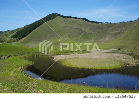 A spectacular view from Soni Plateau in Nara Prefecture. A spectacular view from Soni Plateau in Nara Prefecture. 139647626