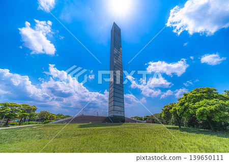 Exterior view of Chiba Port Tower and the lawn area of Chiba Port Park [Chuo Ward, Chiba City, Chiba Prefecture] 139650111