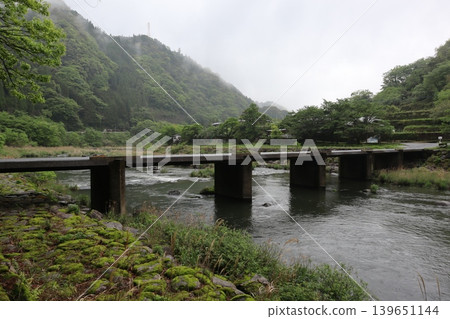 A submersible bridge in a mountain village in Oita Prefecture A submersible bridge in a mountain village in Oita Prefecture 139651144
