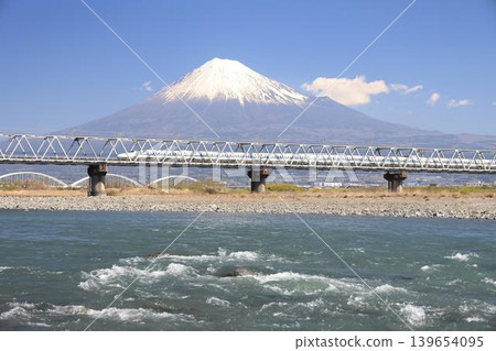 Shinkansen crossing Fuji River with Mt. Fuji in the background 139654095