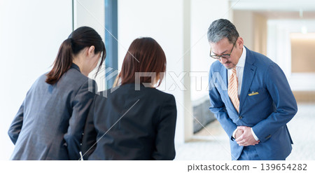 New employee training, on-the-job training (OJT) 139654282