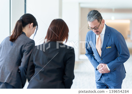 New employee training, on-the-job training (OJT) New employee training, on-the-job training (OJT) 139654284