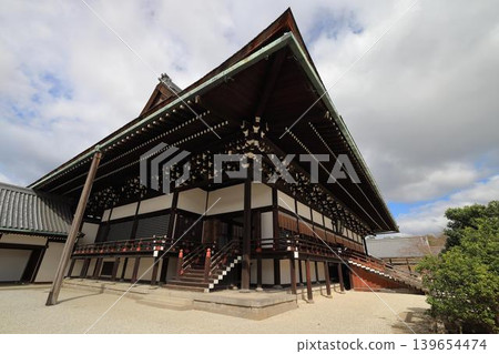 京都故宮的紫色寺廟 京都故宮的紫色寺廟 139654474