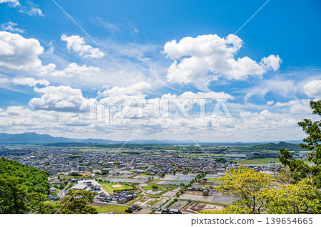 View of the Omi Plain from the Akagami-yama (Tarobo-yama) observation deck, Higashiomi City, Shiga Prefecture 139654665