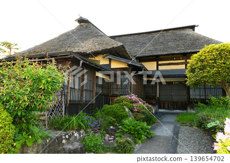[Exterior view of the Morimoto family residence, a samurai residence of the Kaminoyama Domain, in Kaminoyama City] 139654702